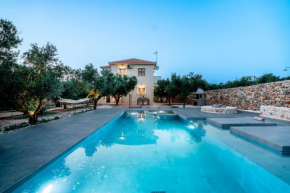 Villa Di Leon - Uniquely Designed Villa with Pool in a Picturesque Village near Famous Porto Limnionas, Offering Exceptional Hospitality